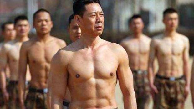 自信过了头！赘肉、肚腩、白斩鸡，7位男星身材“没料”还敢露肉