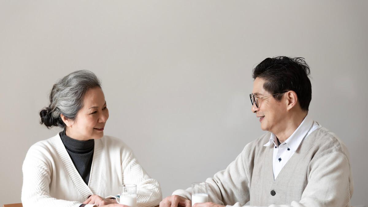 裁员|53岁阿姨分享：退休才是实现自我的开始，动动脑筋带孙赚钱两不误