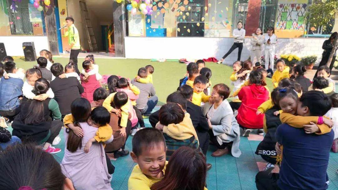 女星姚晨深夜发文：希望黄元芯小朋友一路走好