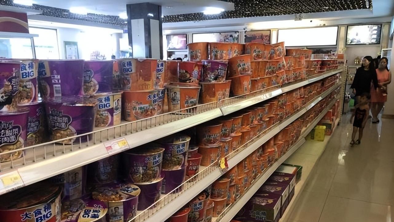 泡面|高速服务区美食那么多，为啥大家都爱吃泡面？