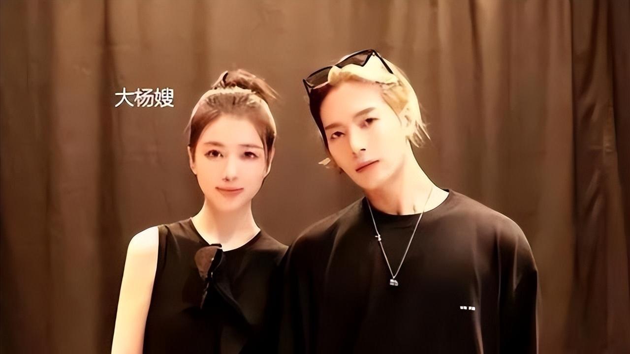 王嘉尔和大杨嫂风波升级！牵手被批没边界，大杨哥发长文回复争议