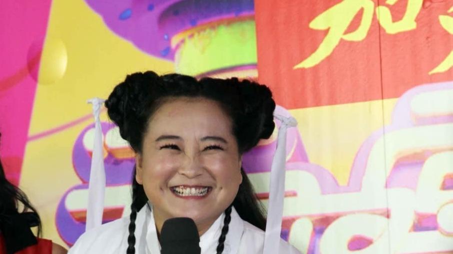短发 贾玲整容式近照曝光：暴瘦数十斤后颜值好看，背后是心酸泪