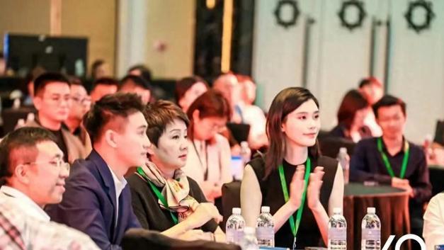 好婆婆！四太梁安琪帮儿媳带孩子超亲和，奚梦瑶婚后仍在努力工作