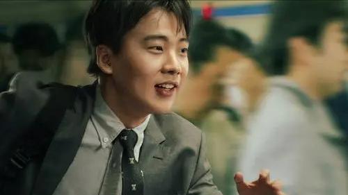 平凡之路|央视“撑腰”！太子爷“被贬”成凡人？国剧职场终于不装了