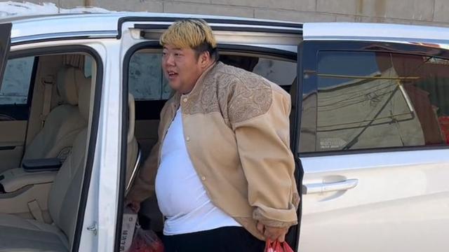 郭晶晶 胖猴仔复播引争议，花500万购买变瘦体验卡，因偷吃被训练营开除