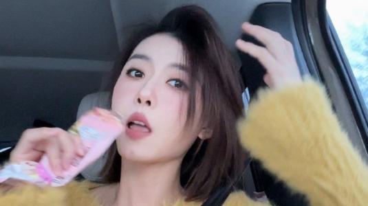 洛杉矶|网红聂小雨“闪现”洛杉矶，当众解衣拍照引争议，网友：建议封杀