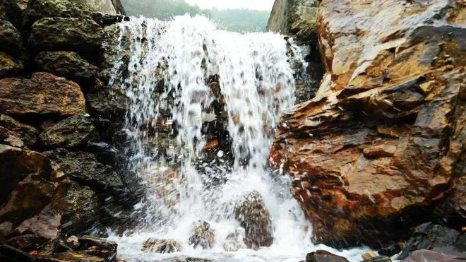 什么是和田玉“山流水”