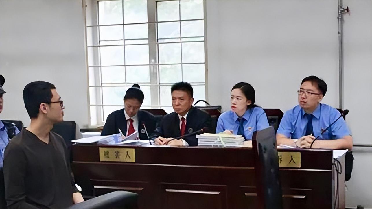 经纪人宋喆6年刑满出狱，和前妻早已离婚，王宝强事业爱情双丰收