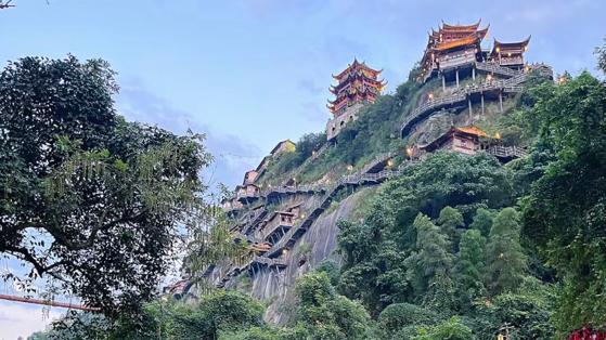 旅游攻略|被严重低估的神仙景区，悬崖峭壁上的阁楼望仙谷