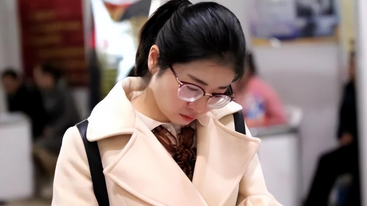 跳槽|95后女生升职被同事造黄谣，陷入抑郁后裸辞，细节曝光现实又扎心