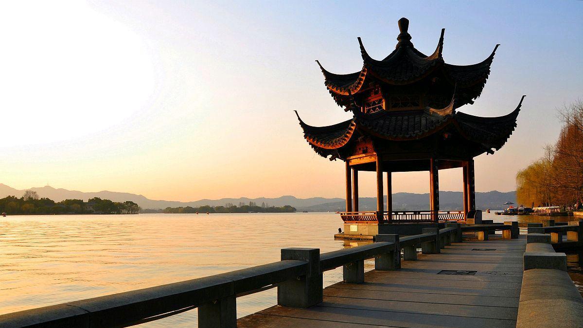 |江湖汇观亭：中国古典园林中的水景之美