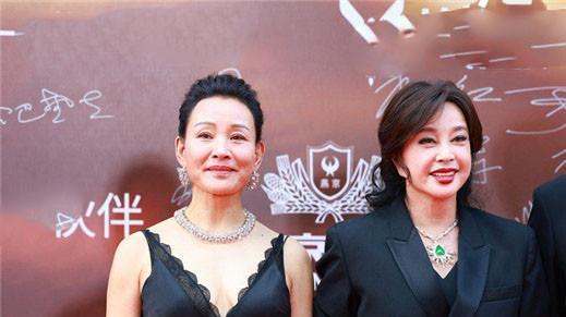 陈冲|又是红毯！62岁陈冲穿“透视装”意外高级，谢霆锋 满头白发引尖叫