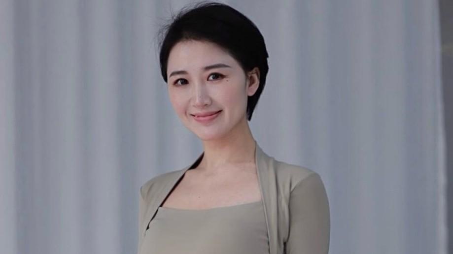 短发 女人不管多大年纪，一定要剪一次露耳短发，大气利落又有高级感