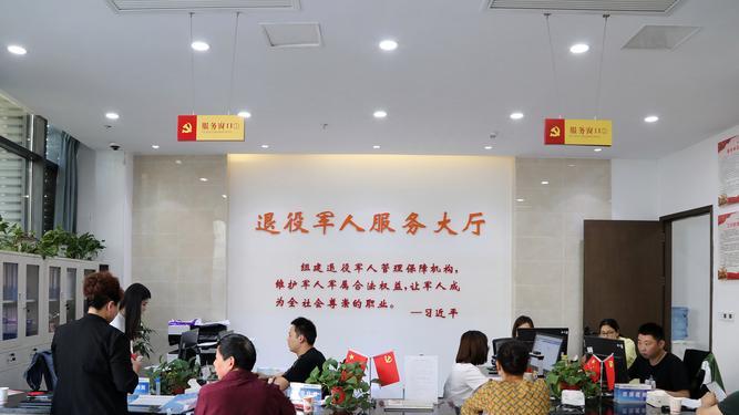 军人|建议退役军人事务部门全部招聘军转干部，更好服务退役军人
