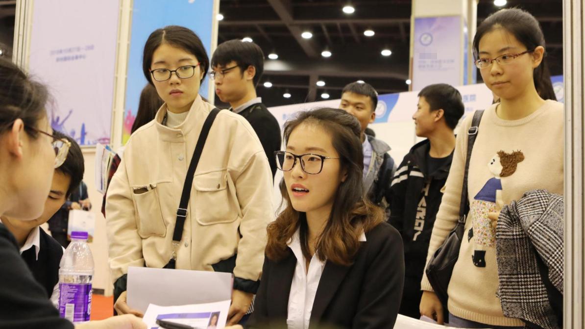 素质教育|35岁是社会退休年龄？男硕士求职半年无果，应聘道士也被拒