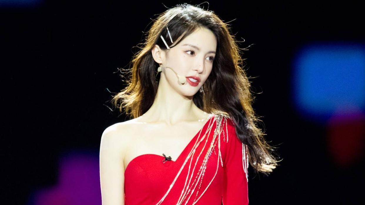 金晨加盟《庆余年2》遭疯狂吐槽抢角色，嘴歪科技脸明显，不合适