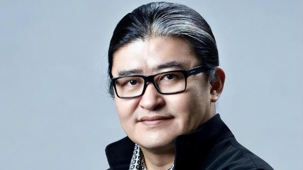 著名歌手刘欢近况：嗜酒如命，身患“不死癌症”，年仅60满头白发