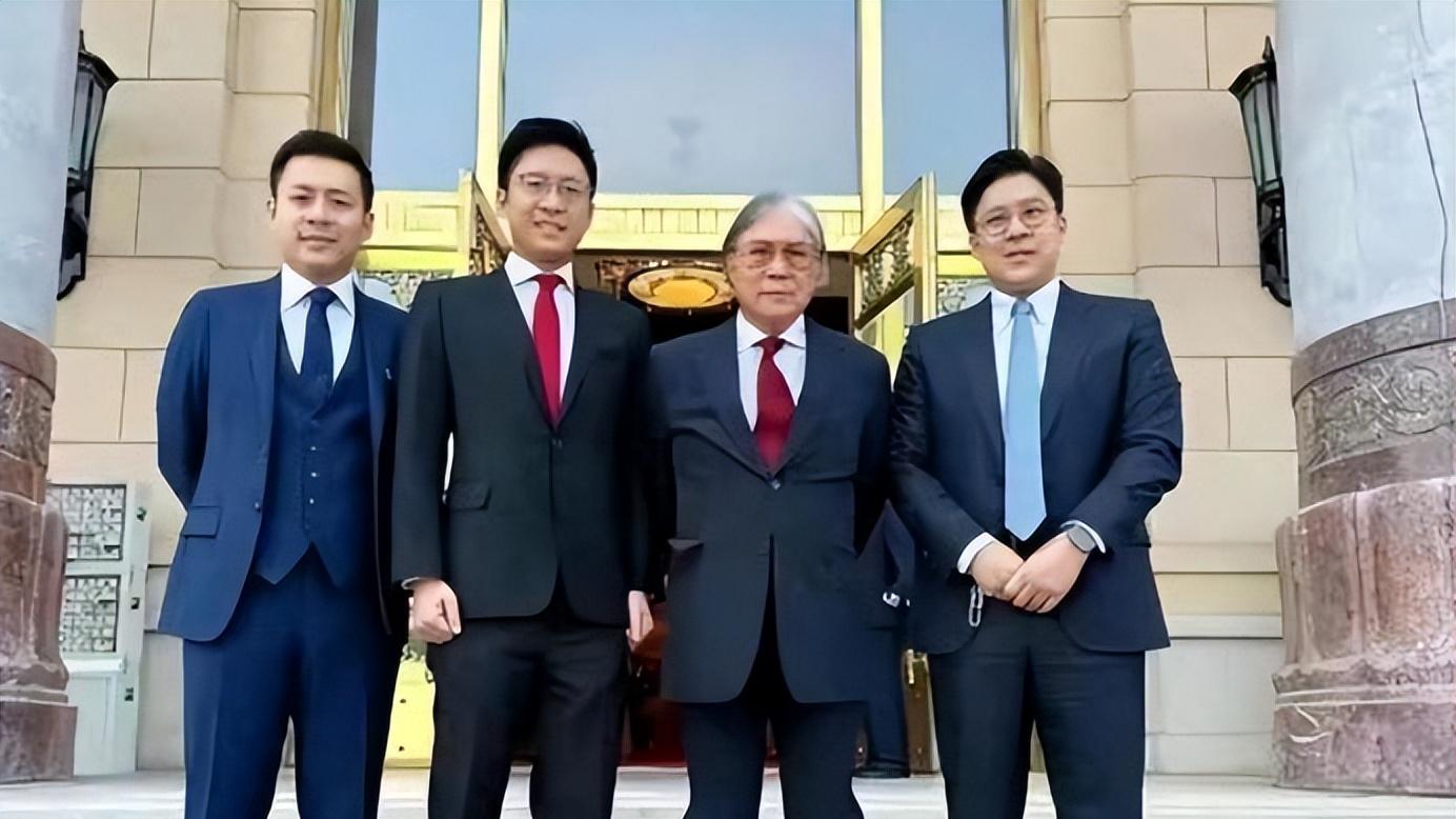 霍家新儿媳疑诞生？霍启刚携弟看女子泳赛，何诗蓓张雨霏或嫁豪门