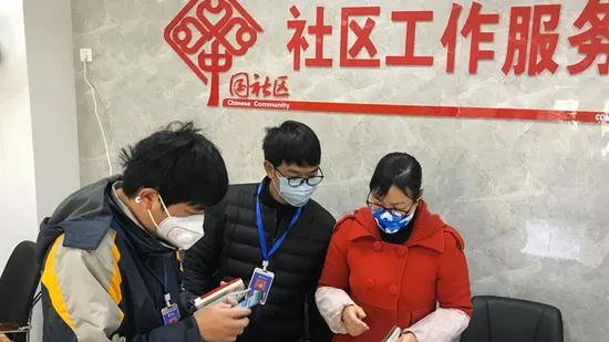 24岁女生做社区工作好吗？