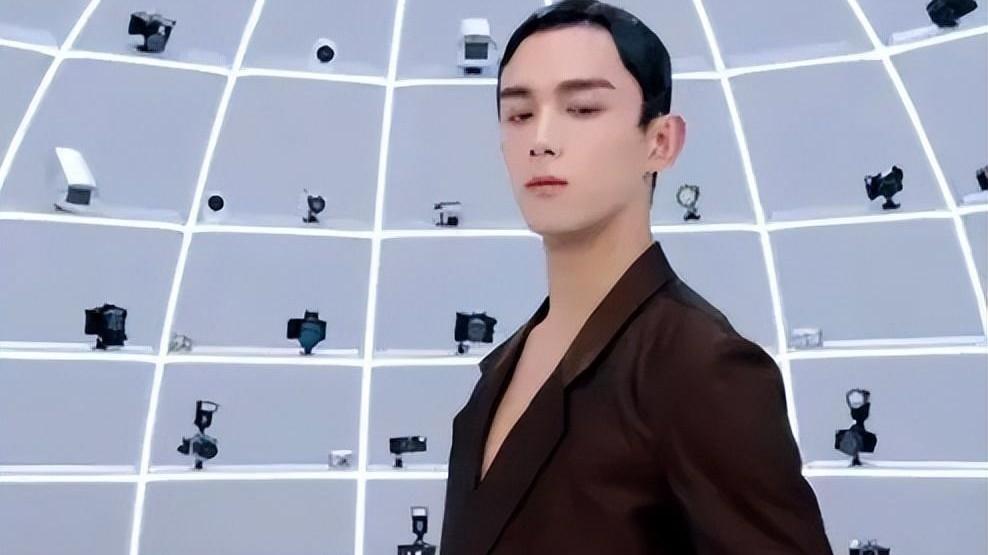 裸妆|艺人的“反向代言”，造型丑到离谱，品牌和明星均得不偿失