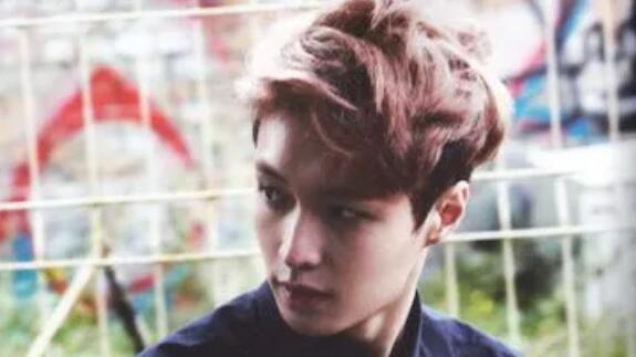 韩网热议！第一个合约期满、离开SM的EXO成员：Lay张艺兴