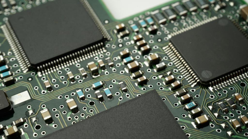 芯片|芯片恶斗溅血谁赢？这群人确定输了