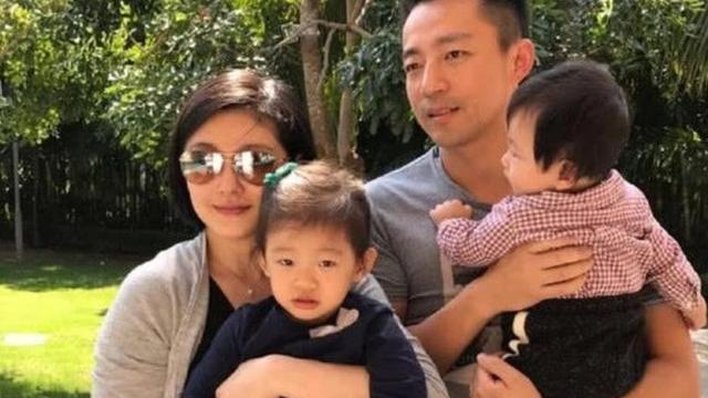 据爆料汪爸出面接回两个孙儿，一家人在北京团聚，大S计划落空