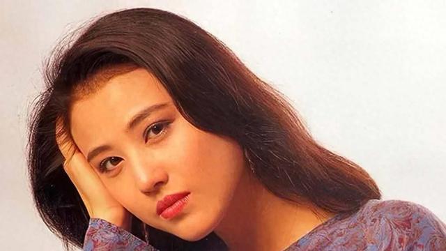 香港知名女星被曝耍大牌，得罪主办方遭除名，因容貌焦虑至今单身