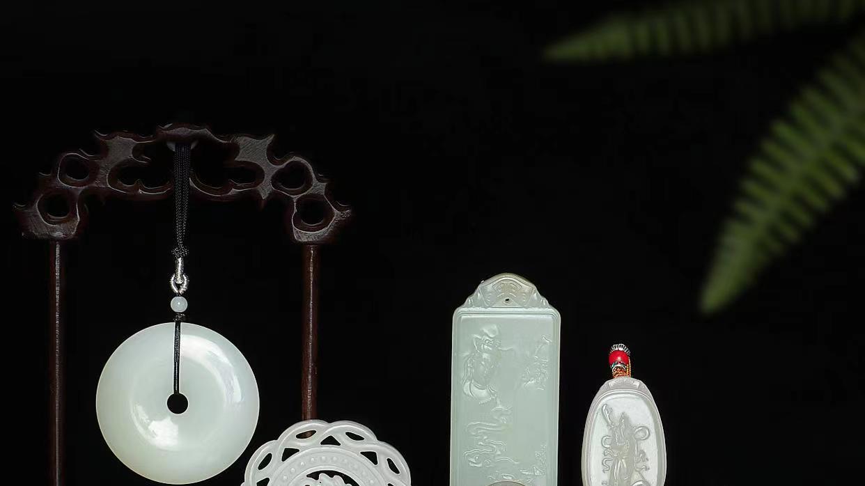 |这几种“玉石”跟和田玉很像，但其实，都是石英岩！