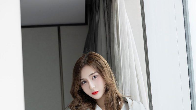 西装套装是职场女性必不可少单品，怎么搭配才能变得更加优雅迷人