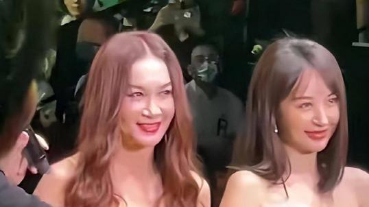 温碧霞|56岁温碧霞真当自己是不老女神了，一把年纪穿少女裙强行扮嫩，但看脸却仍是大妈