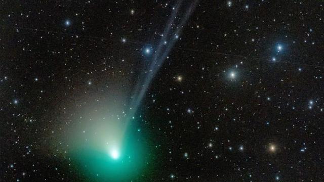 超级稀有的绿色彗星将飞越地球，五万年才能看到一次，也太浪漫了