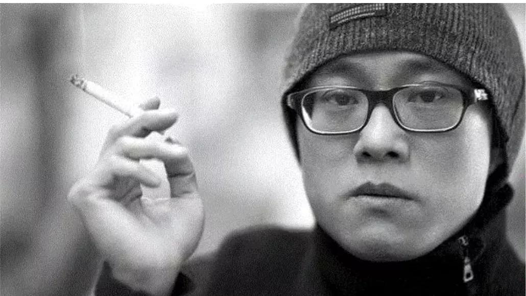 同是香港填词人，黄霑与卢国沾备受国人推崇，林夕却遭到抵制