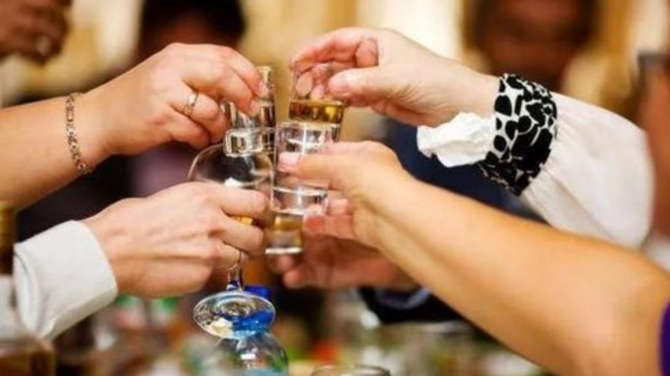 参加职场饭局，需要掌握3种敬酒词，建议了解