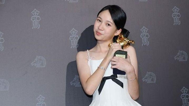 12岁少女破纪录封金马影后！林品彤领奖穿搭朴素，但惊人背景被扒