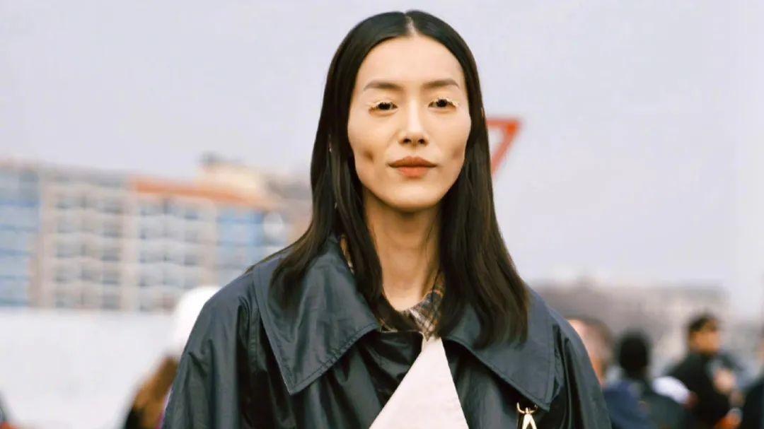 时装周 刘雯重返时装周，她怎么老成这样了？