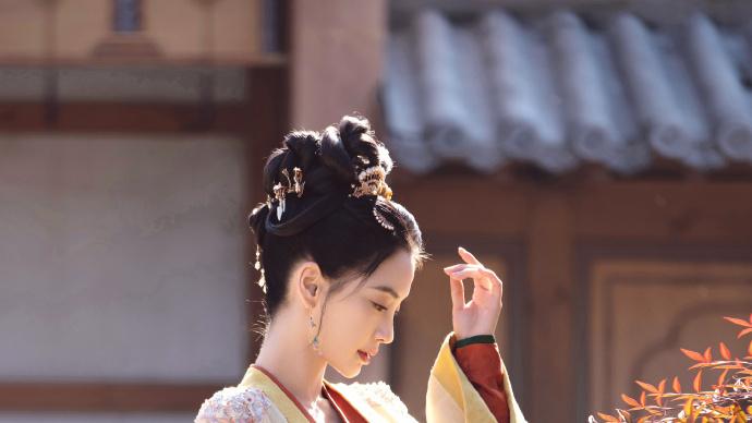 Angelababy|与黄晓明久违同框后，baby分享古装美照，专注事业受期待