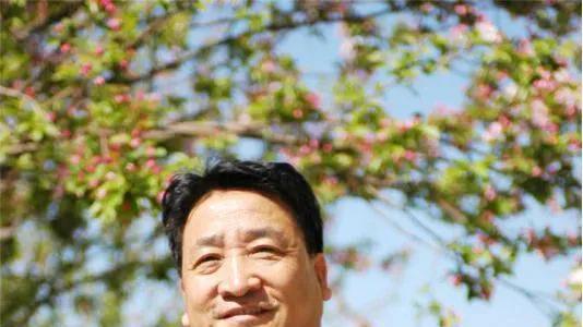 姜昆|姜昆：一意孤行收养孤儿，如今孩子长大成人成为他的骄傲