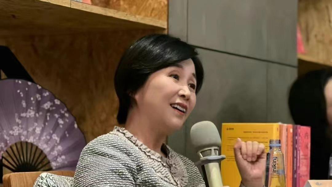 “情感导师”黄菡：近照老到认不出，倒追丈夫促成32年幸福婚姻