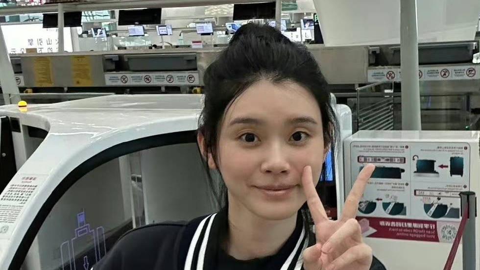 奚梦瑶|34岁奚梦瑶憔悴认不出！在北大读研上课，没空洗头化妆素颜出镜