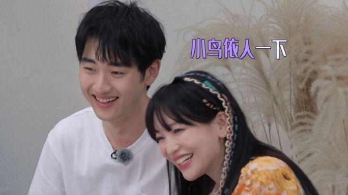 金莎与23岁小男友录制路透，失去滤镜，路人镜头下颜值一目了然