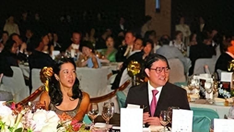 勇气可嘉：朱玲玲再从豪门净身出户，网友赞叹：太厉害了