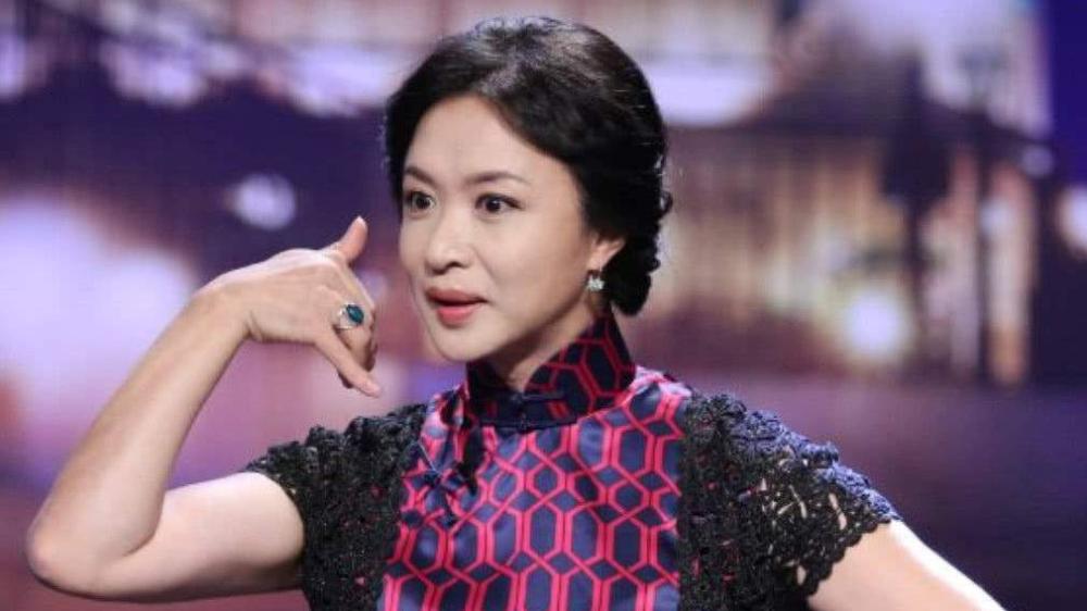 金星|金星参加干女儿的婚礼，穿透视长裙脚踩高跟鞋，网友：风头抢走了