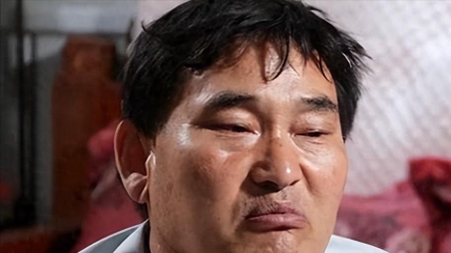 “睡粉”“诈捐”、忘恩负义？众叛亲离的“大衣哥”真的错得离谱