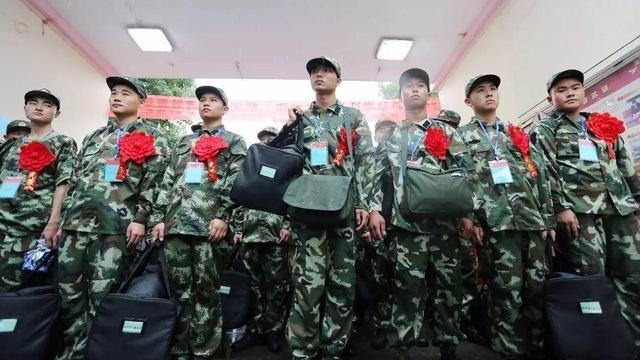 |户口本上有四个字，和参军无缘还影响下一代，家长要及时了解