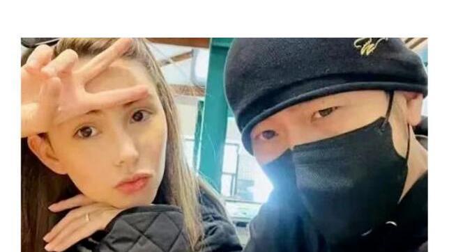 周杰伦|曝周杰伦赌债风波升级，为躲债移民墨尔本，小店内买家具太心酸！