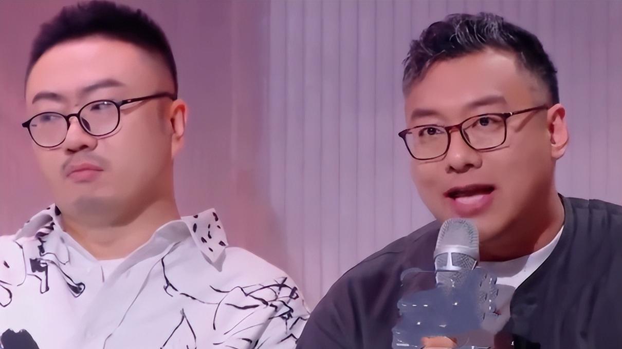 |矛盾升级！梁源发10条动态怼小鬼：演出结束扔话筒，出场费7位数