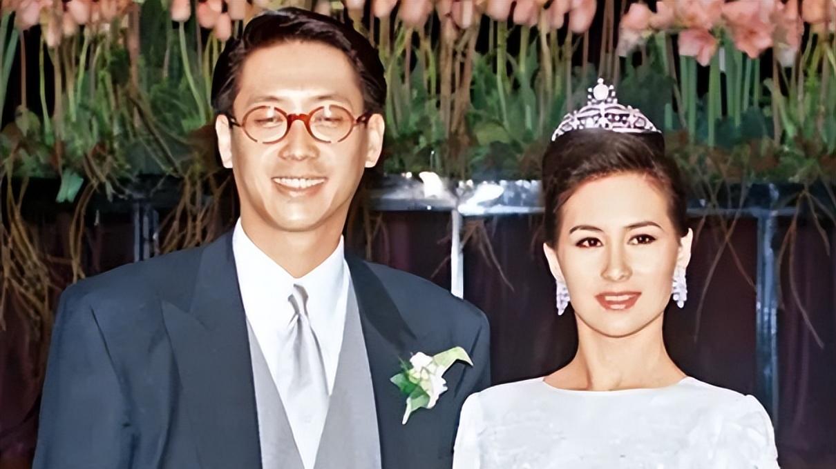 何超琼|60岁何超琼现身海口，仪态优雅身材不输年轻人，一双美腿太吸睛