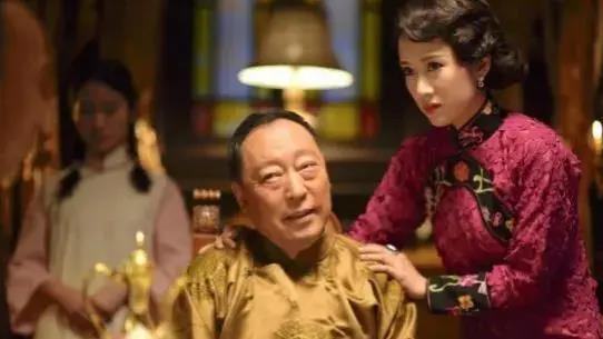 黄金荣：女性的辉煌与挑战