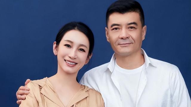 秦海璐|47岁秦海璐陷整容风波，脸肿成发面馒头，额头高的被嘲像寿星老